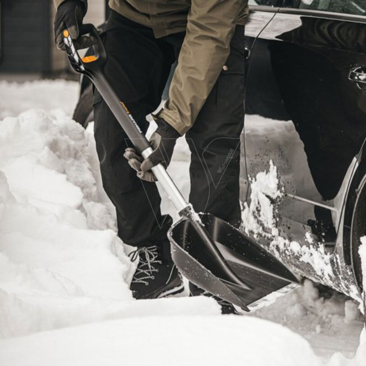 Brosse et grattoir à neige SnowXpertTM pour voiture
