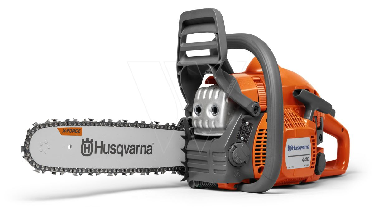 Husqvarna 440 ii chainsaw action