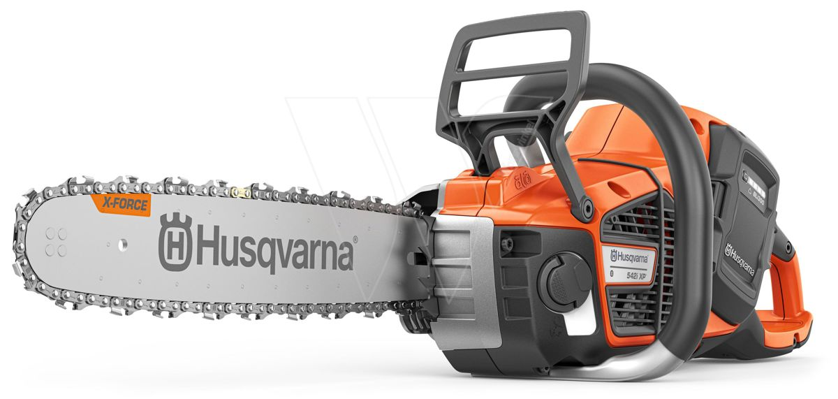Husqvarna 542ixp cordless chainsaw action2