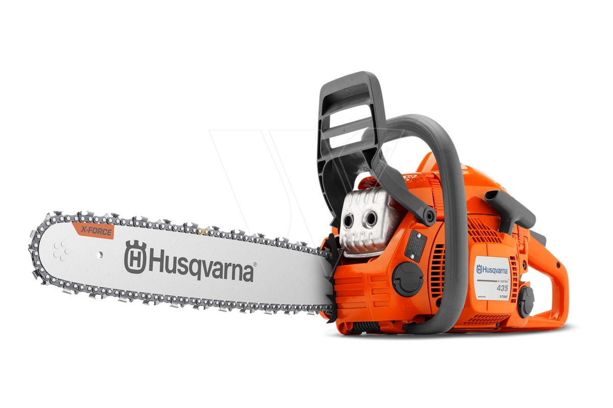 Husqvarna 435e ii chainsaw action